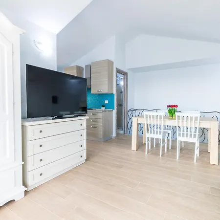 Apartment Sea View House 3 *